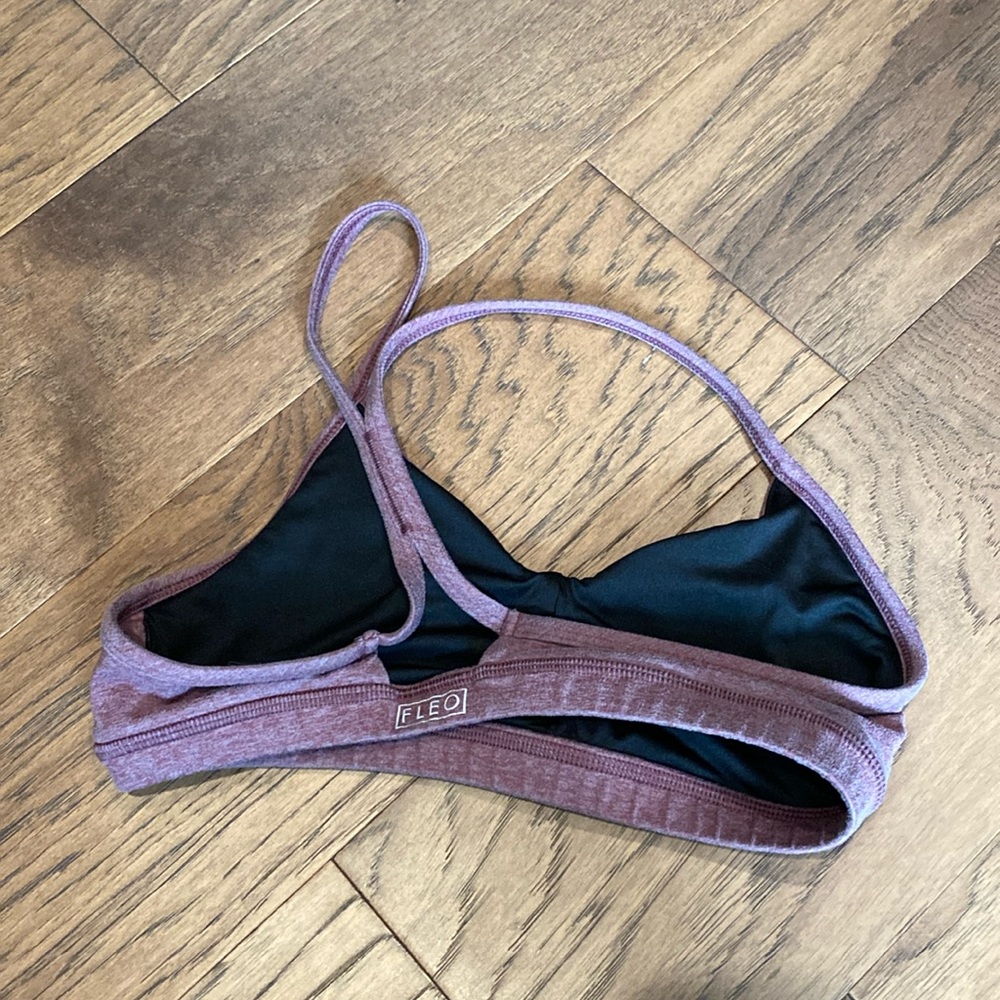 Size medium fleo sports bra. No inserts. GUC.
